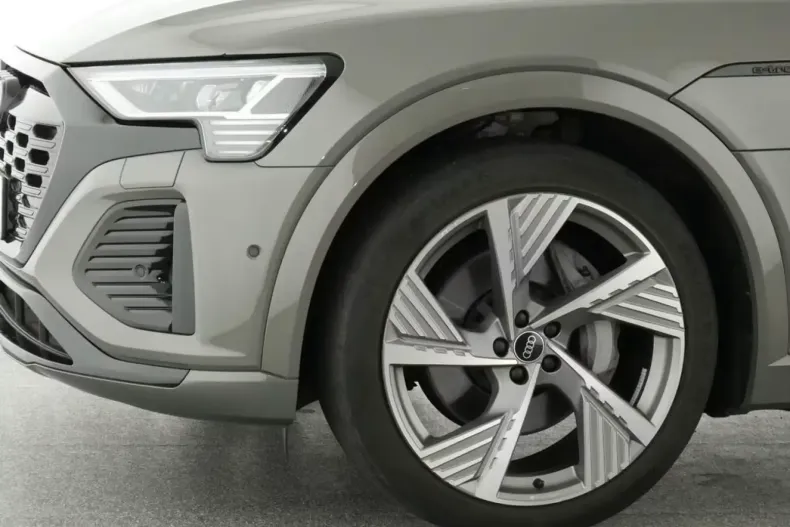 Audi Q8 din 2023 cu 25.700 km - oferta AUD130966 - foto 2