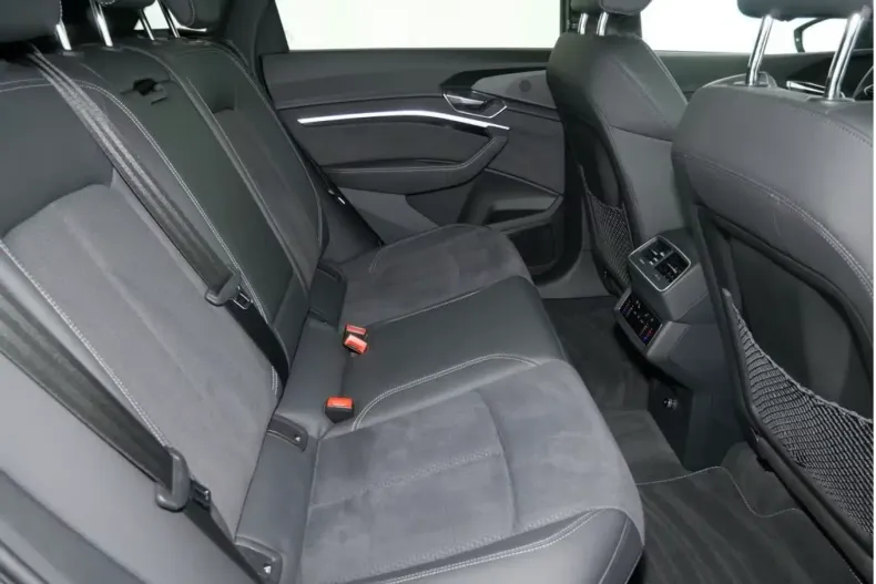 Audi Q8 din 2023 cu 25.700 km - oferta AUD130966 - foto 5