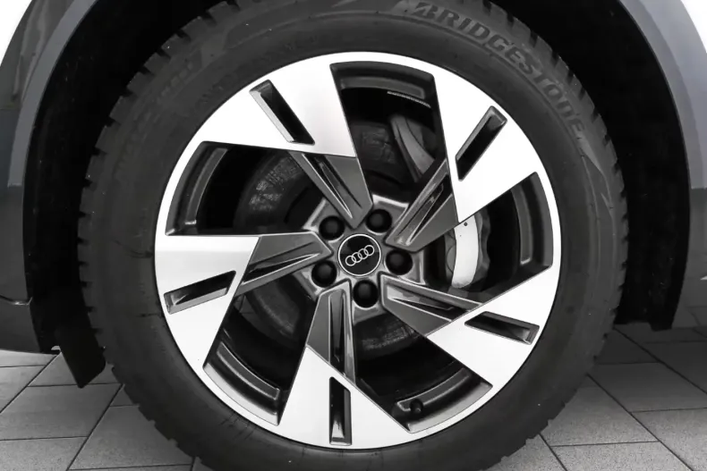 Audi Q8 din 2023 cu 25.950 km - oferta AUD130991 - foto 4