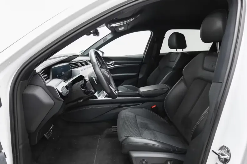 Audi Q8 din 2023 cu 25.950 km - oferta AUD130991 - foto 5