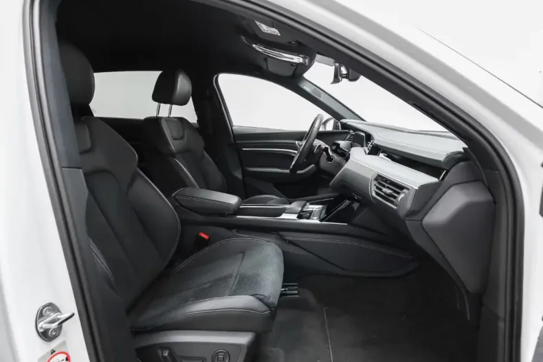 Audi Q8 din 2023 cu 25.950 km - oferta AUD130991 - foto 9