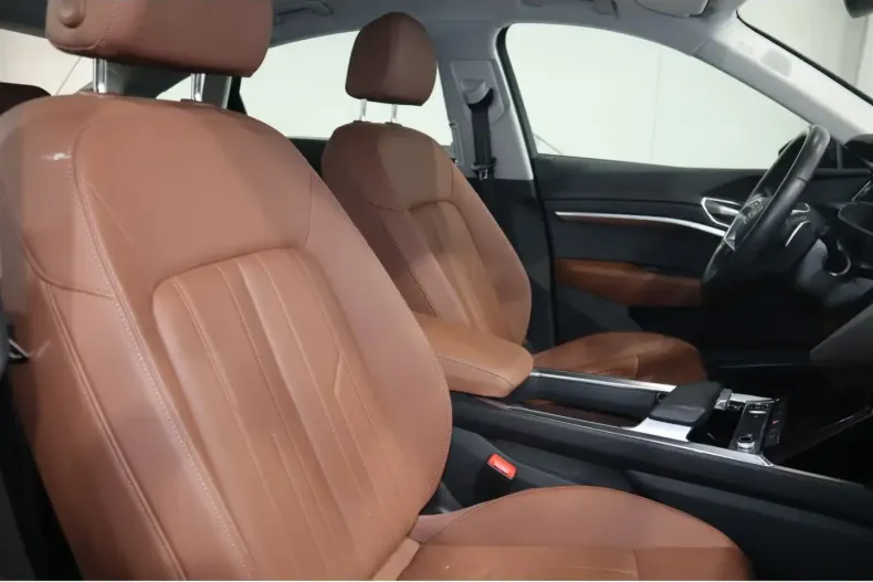 Audi Q8 din 2023 cu 33.237 km - oferta AUD130996 - foto 4