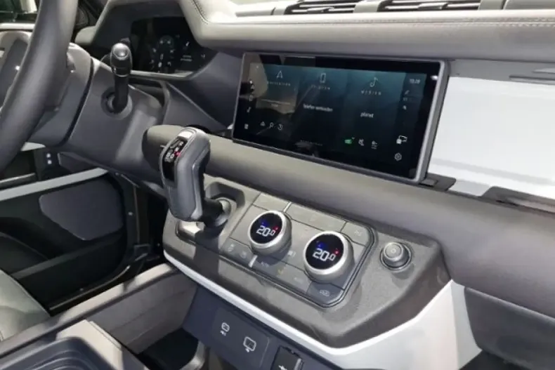 Land Rover Defender din 2025 cu 12.000 km - oferta LAN131013 - foto 5