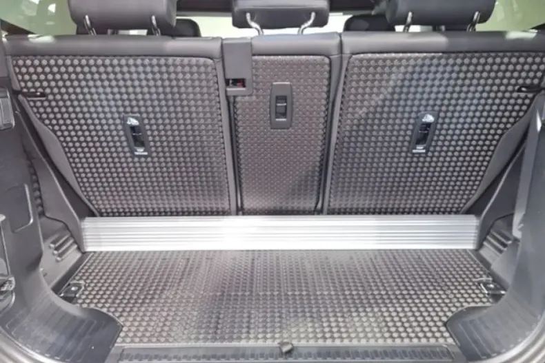 Land Rover Defender din 2025 cu 12.000 km - oferta LAN131013 - foto 8