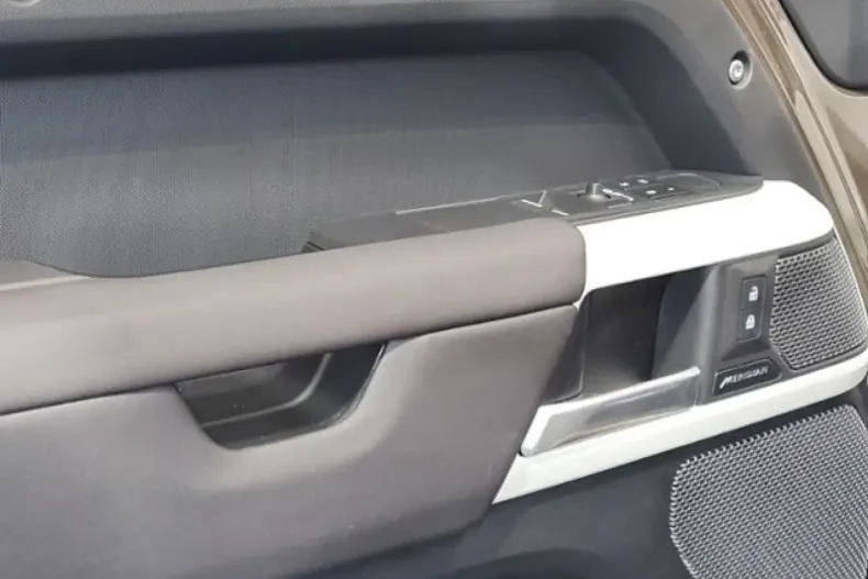 Land Rover Defender din 2025 cu 12.000 km - oferta LAN131013 - foto 10