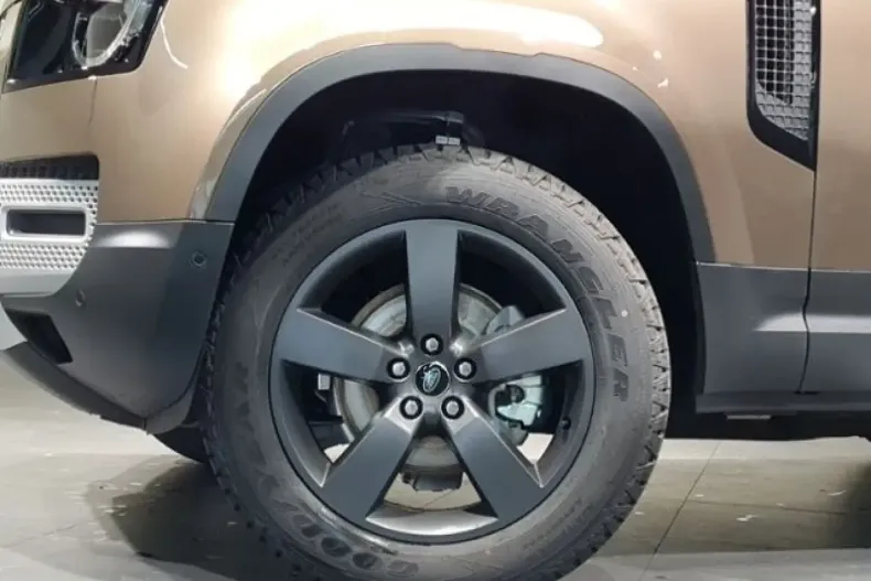 Land Rover Defender din 2025 cu 12.000 km - oferta LAN131013 - foto 12