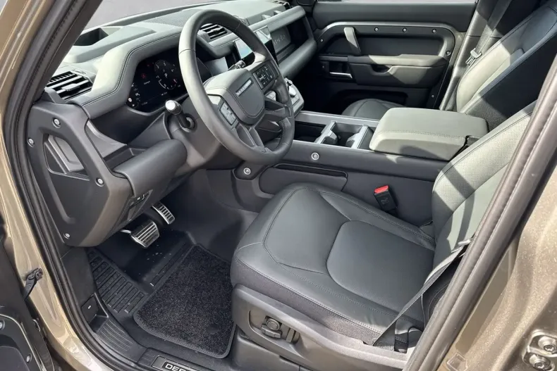 Land Rover Defender din 2024 cu 2.185 km - oferta LAN131014 - foto 13