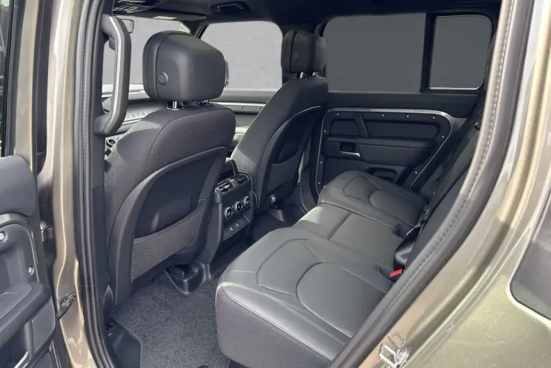 Land Rover Defender din 2024 cu 2.185 km - oferta LAN131014 - foto 14