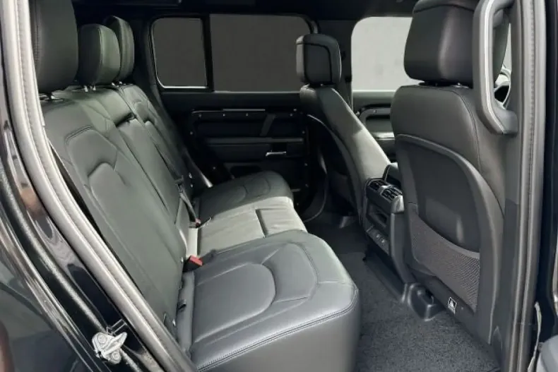 Land Rover Defender din 2024 cu 19.999 km - oferta LAN131015 - foto 4