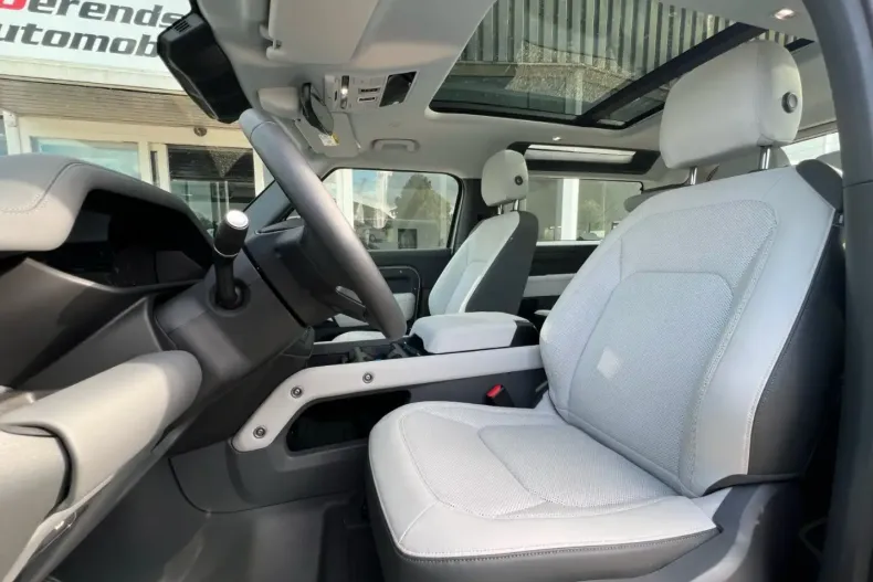 Land Rover Defender din 2024 cu 8.700 km - oferta LAN131016 - foto 7