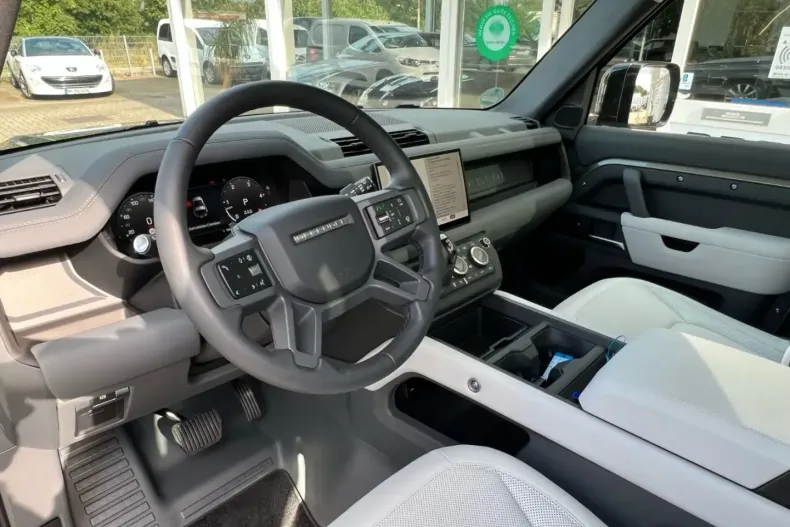 Land Rover Defender din 2024 cu 8.700 km - oferta LAN131016 - foto 8