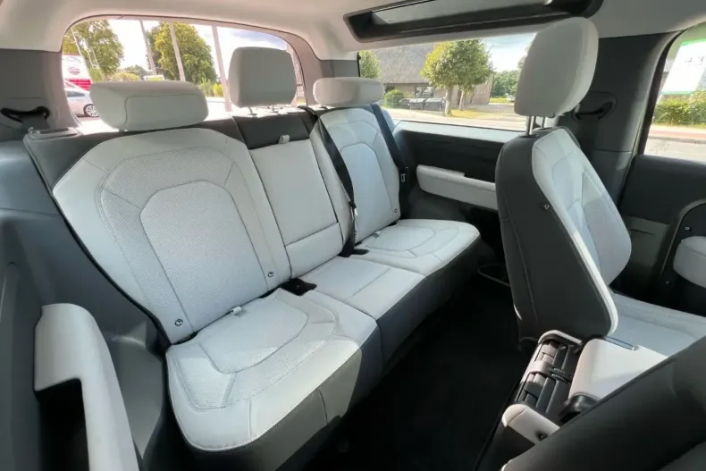 Land Rover Defender din 2024 cu 8.700 km - oferta LAN131016 - foto 12