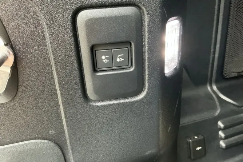 Land Rover Defender din 2024 cu 19.389 km - oferta LAN131029 - foto 19