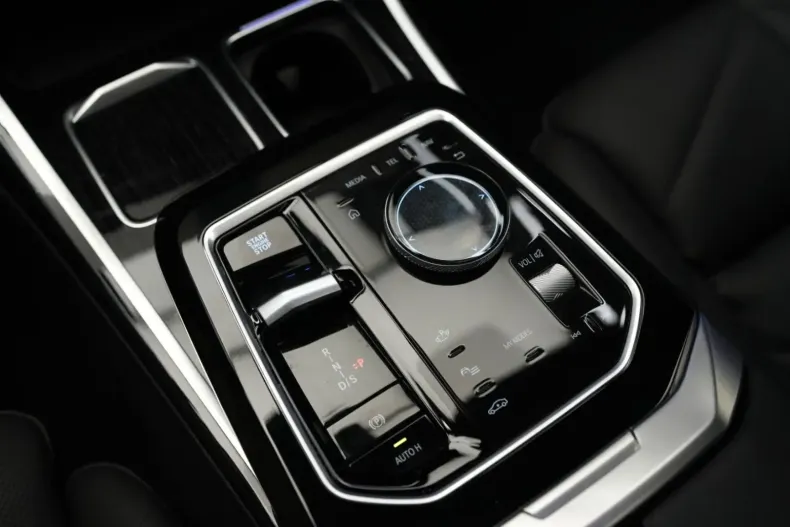 BMW 740 din 2024 cu 15.050 km - oferta BMW131080 - foto 16