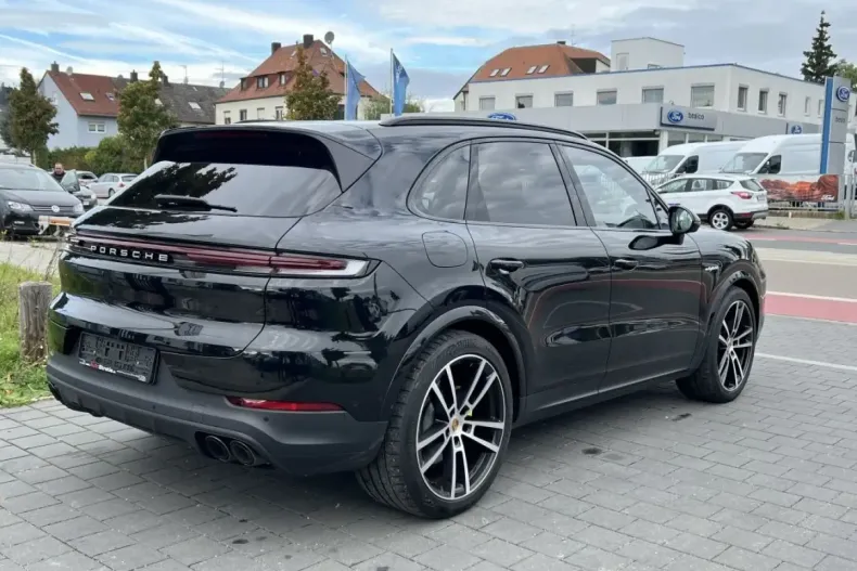 Porsche Cayenne din 2024 cu 23.854 km - oferta POR131096 - foto 4