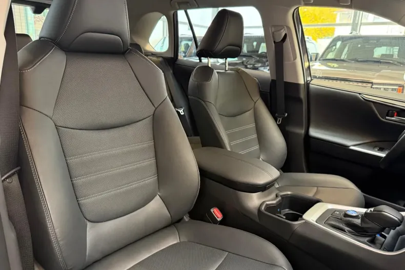 Toyota RAV4 din 2025 cu 10 km - oferta TOY131150 - foto 6