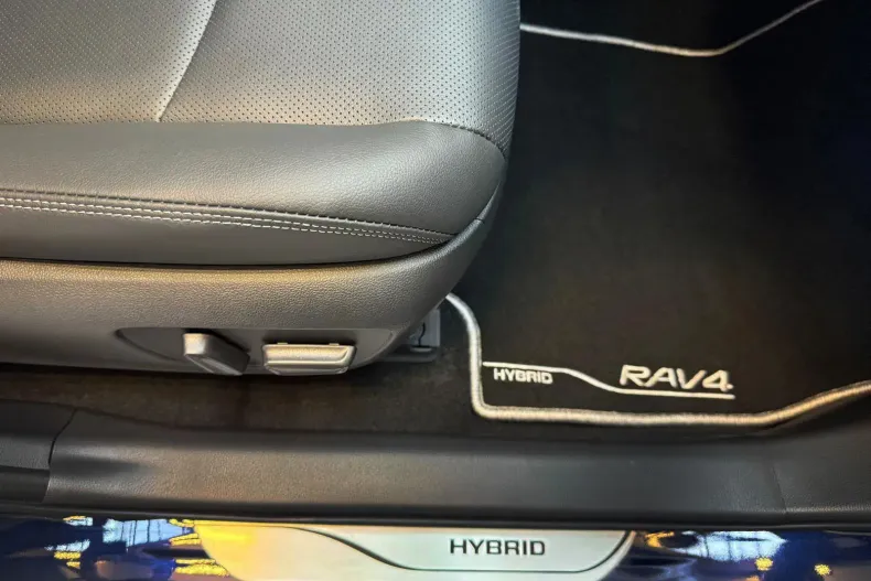 Toyota RAV4 din 2025 cu 10 km - oferta TOY131150 - foto 8