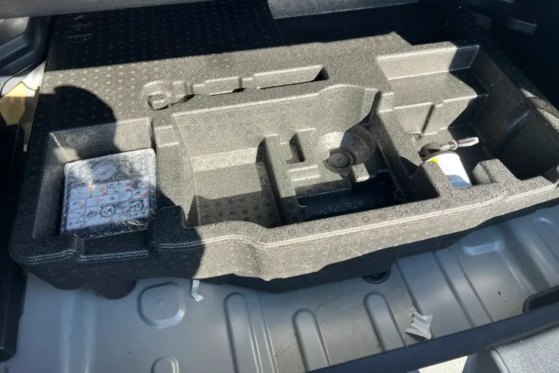 Toyota Yaris Cross din 2025 cu 3.837 km - oferta TOY131281 - foto 13