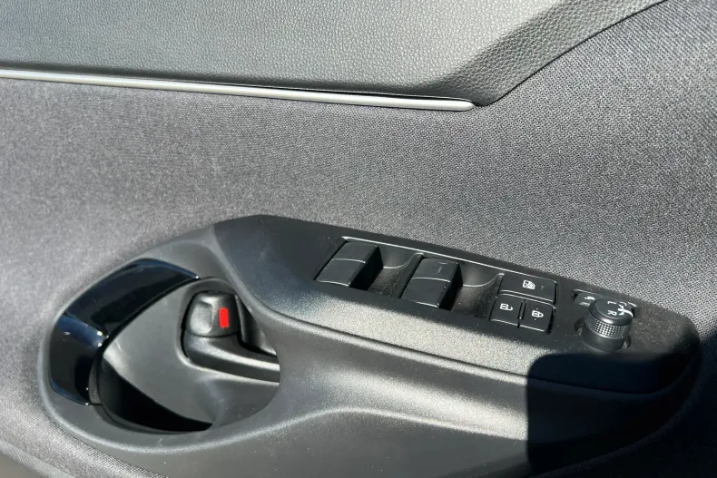 Toyota Yaris Cross din 2025 cu 3.837 km - oferta TOY131281 - foto 26