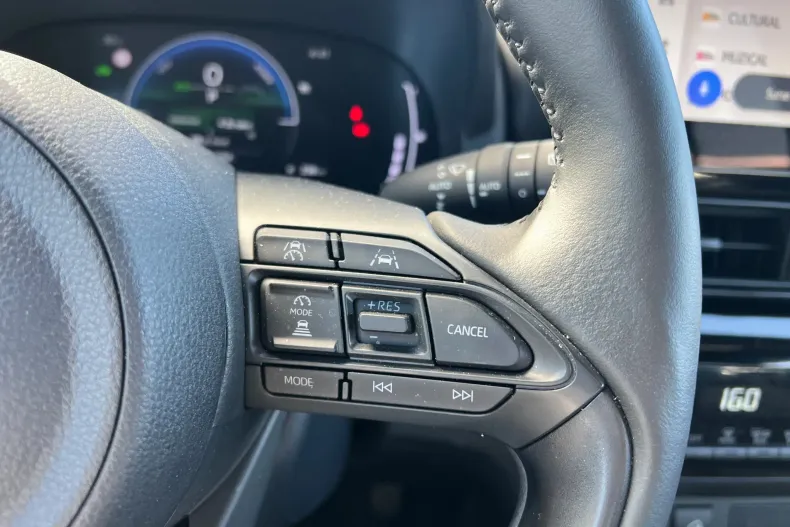 Toyota Yaris Cross din 2025 cu 3.837 km - oferta TOY131281 - foto 28