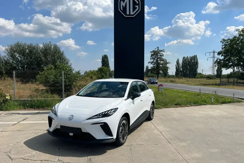 MG MG4 din 2024 cu 4.200 km - oferta MG0131282 - foto 1
