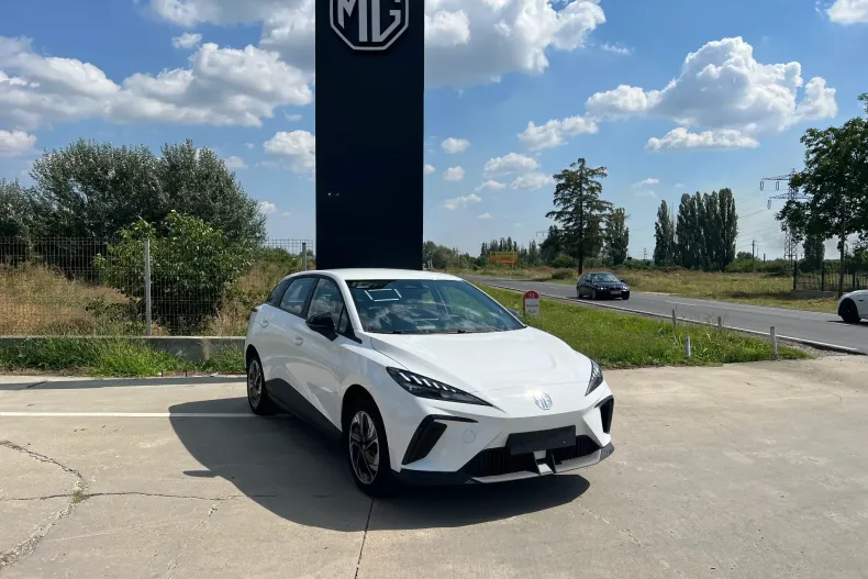 MG MG4 din 2024 cu 4.200 km - oferta MG0131282 - foto 2