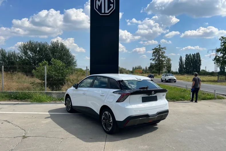 MG MG4 din 2024 cu 4.200 km - oferta MG0131282 - foto 3