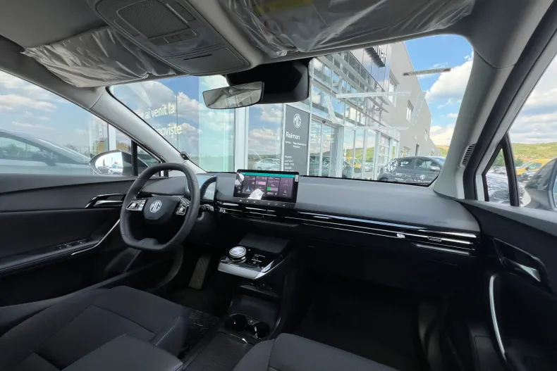 MG MG4 din 2024 cu 4.200 km - oferta MG0131282 - foto 6