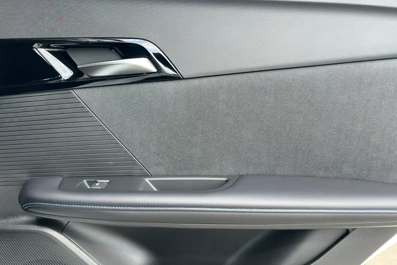 MG MG4 din 2024 cu 4.200 km - oferta MG0131282 - foto 16