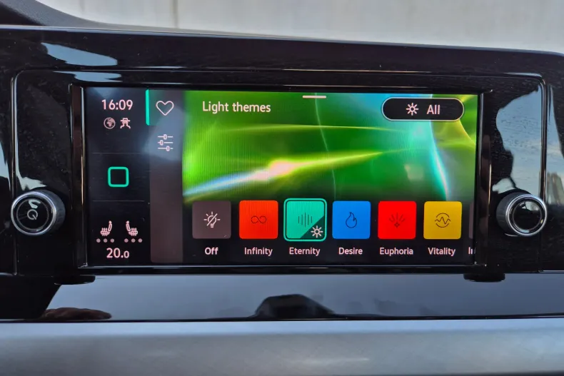 Volkswagen Golf din 2024 cu 51.459 km - oferta VOL131320 - foto 25