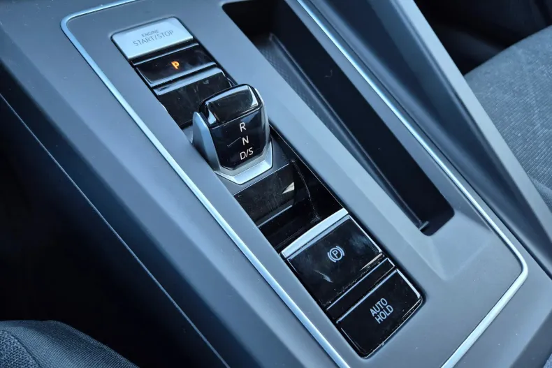 Volkswagen Golf din 2024 cu 51.459 km - oferta VOL131320 - foto 30