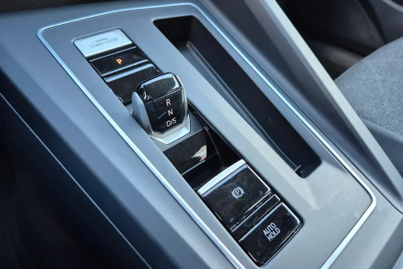 Volkswagen Golf din 2024 cu 47.422 km - oferta VOL131323 - foto 35