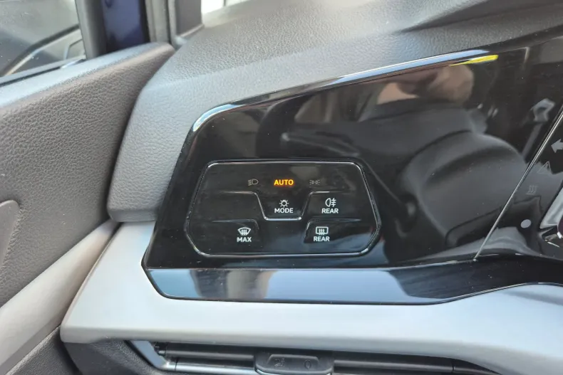 Volkswagen Golf din 2024 cu 47.422 km - oferta VOL131323 - foto 36