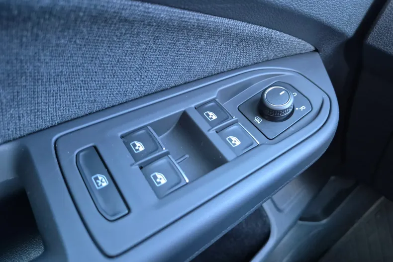 Volkswagen Golf din 2024 cu 47.422 km - oferta VOL131323 - foto 37