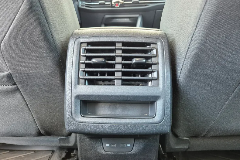 Volkswagen Golf din 2024 cu 47.422 km - oferta VOL131323 - foto 38