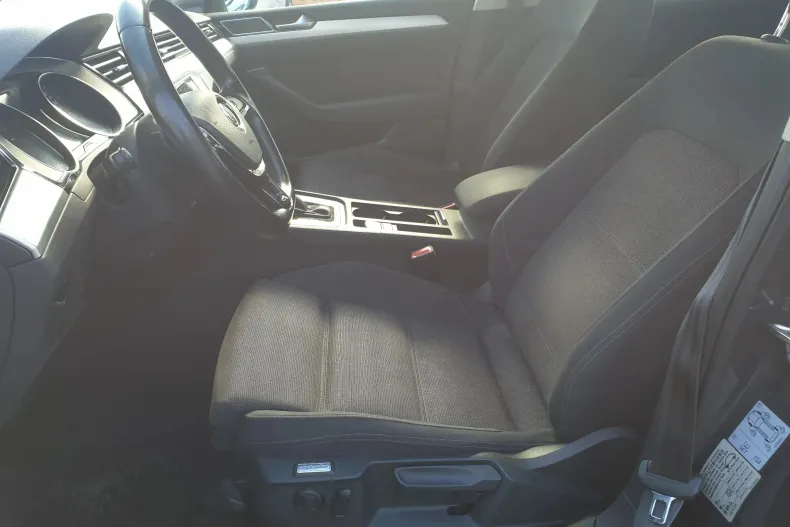 Volkswagen Passat din 2019 cu 142.840 km - oferta VOL131421 - foto 17