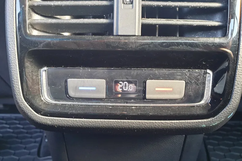 Volkswagen Passat din 2019 cu 142.840 km - oferta VOL131421 - foto 34