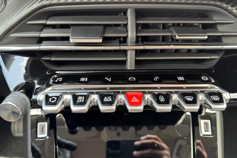 Peugeot 2008 din 2020 cu 60.700 km - oferta PEU131428 - foto 24