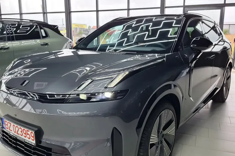 Lynk&Co 08 din 2025 cu 5 km - oferta LYN131462 - foto 1