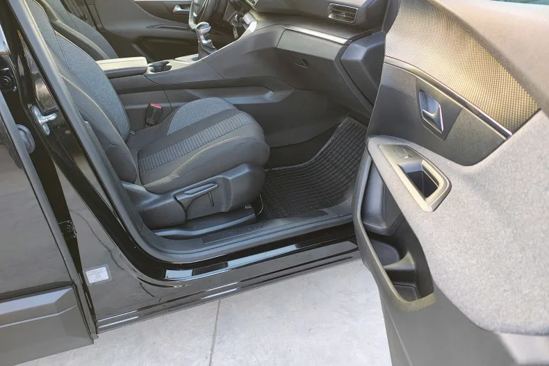 Peugeot 3008 din 2019 cu 152.000 km - oferta PEU131484 - foto 6