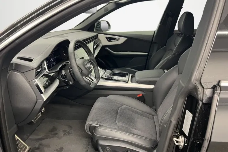 Audi Q8 din 2025 cu 2.200 km - oferta AUD131529 - foto 8