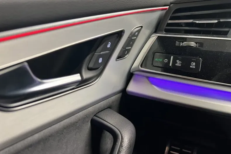 Audi Q8 din 2025 cu 2.200 km - oferta AUD131529 - foto 9