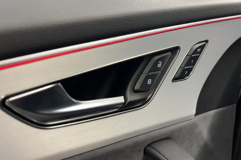 Audi Q8 din 2025 cu 2.200 km - oferta AUD131529 - foto 11