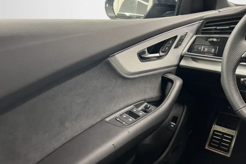 Audi Q8 din 2025 cu 2.200 km - oferta AUD131529 - foto 15