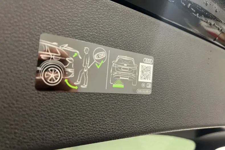 Audi Q8 din 2025 cu 2.200 km - oferta AUD131529 - foto 20