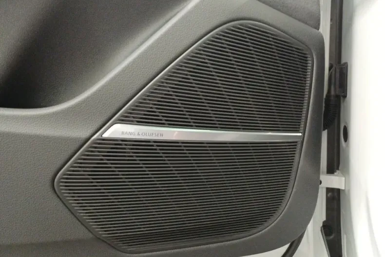 Audi Q8 din 2025 cu 4.000 km - oferta AUD131532 - foto 15