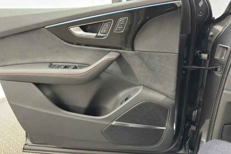 Audi Q7 din 2025 cu 2.100 km - oferta AUD131538 - foto 7