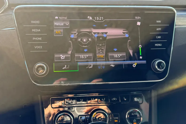 Skoda Superb din 2023 cu 67.045 km - oferta SKO131543 - foto 18