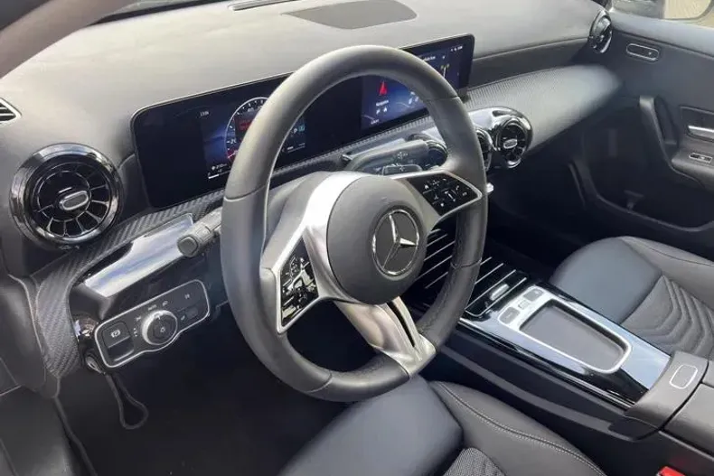 Mercedes-Benz A din 2024 cu 8.704 km - oferta MER131579 - foto 8