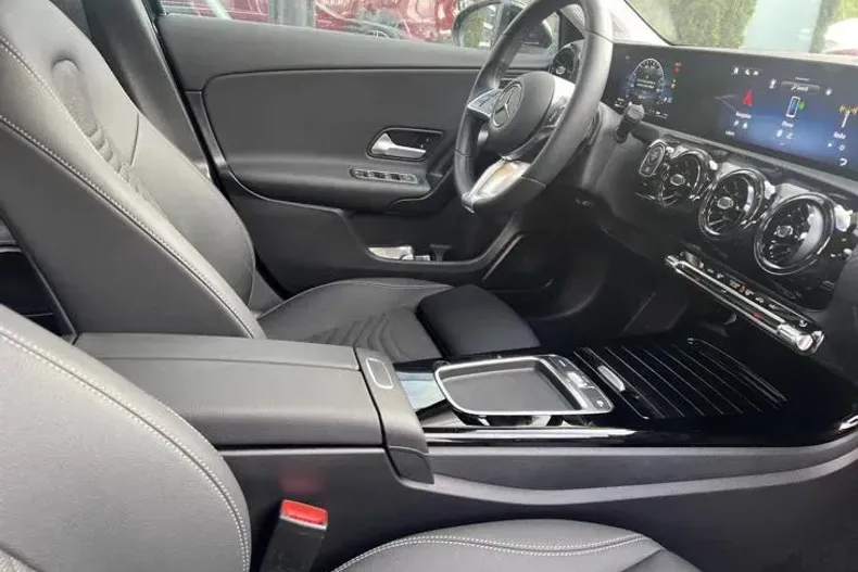 Mercedes-Benz A din 2024 cu 8.704 km - oferta MER131579 - foto 11